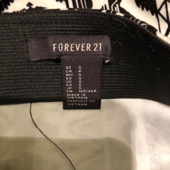 Black and white print mini skirt - Picture 3 of 3